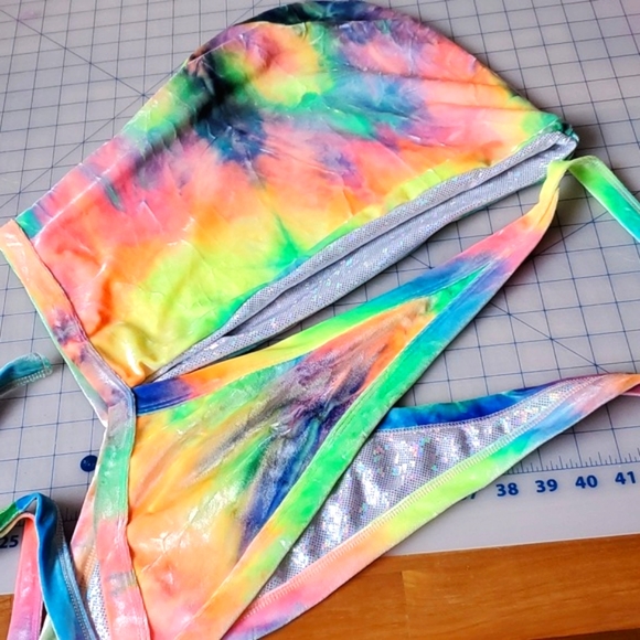 Little Black Diamond Hot Cross reversible top in bubble velvet - Picture 5 of 6